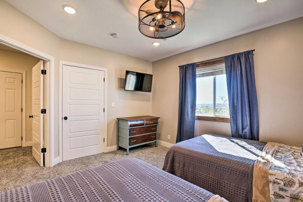 Вілла Chic Williamstown Retreat With Pool And Hot Tub! Екстер'єр фото