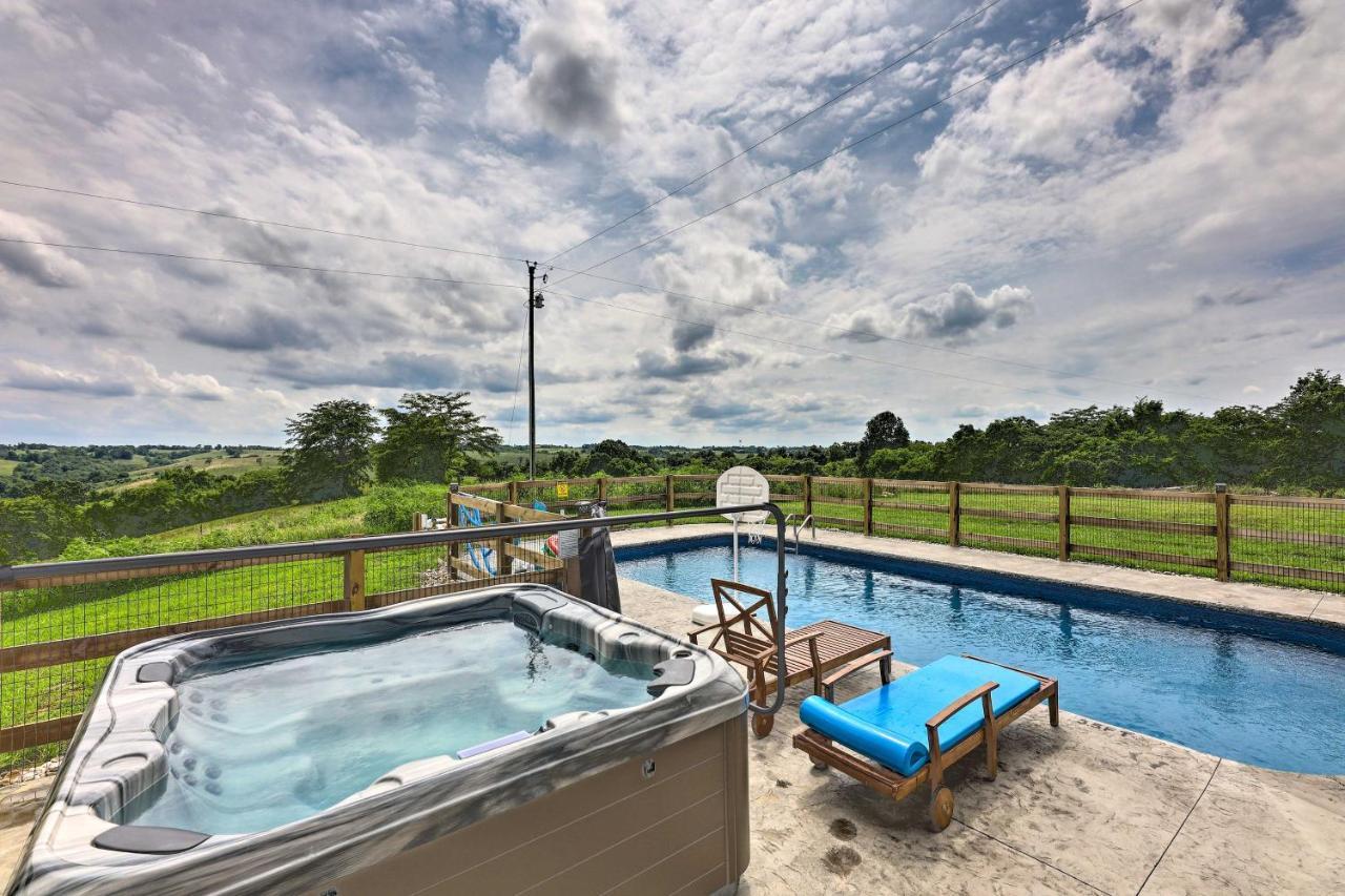 Вілла Chic Williamstown Retreat With Pool And Hot Tub! Екстер'єр фото