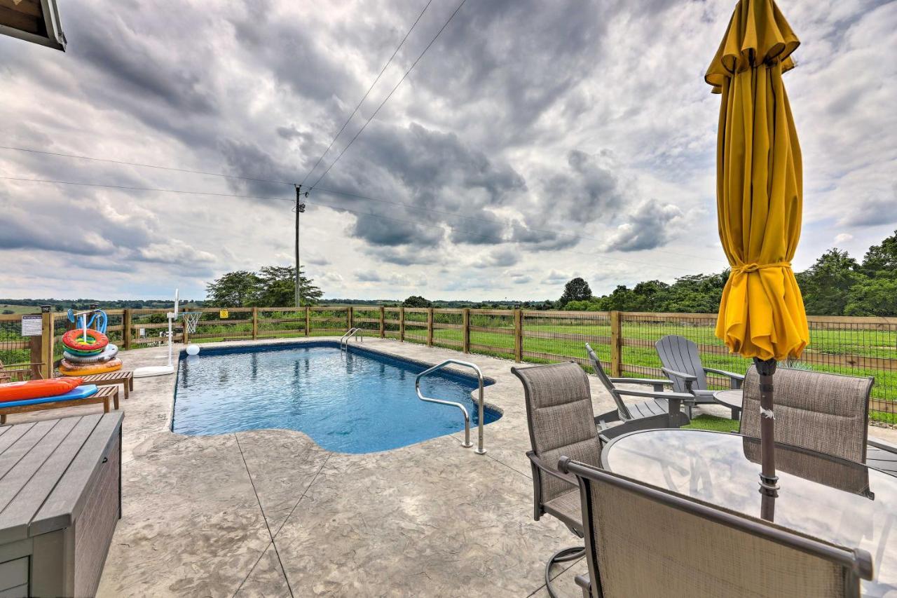 Вілла Chic Williamstown Retreat With Pool And Hot Tub! Екстер'єр фото