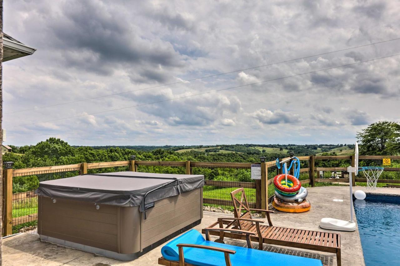 Вілла Chic Williamstown Retreat With Pool And Hot Tub! Екстер'єр фото