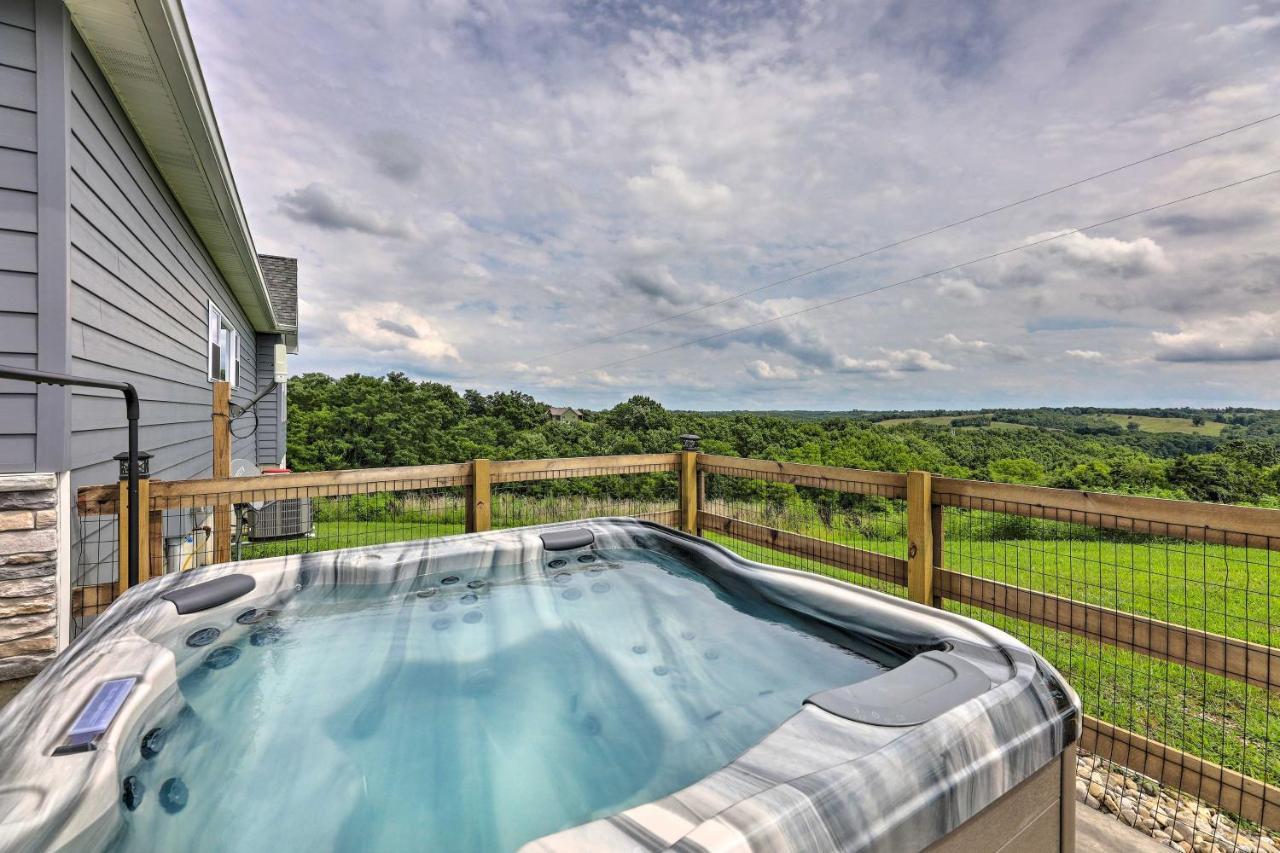 Вілла Chic Williamstown Retreat With Pool And Hot Tub! Екстер'єр фото